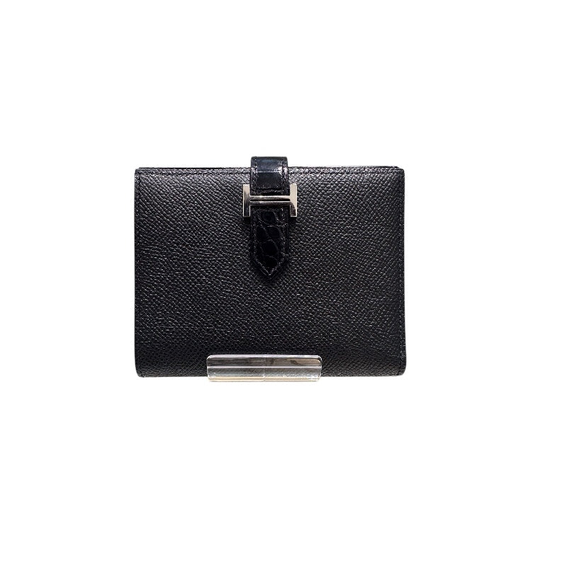 大人気のHERMES ブラックレザー 二つ折り財布 HERMES ブラックレザー 二つ折り財布 - メルカリ