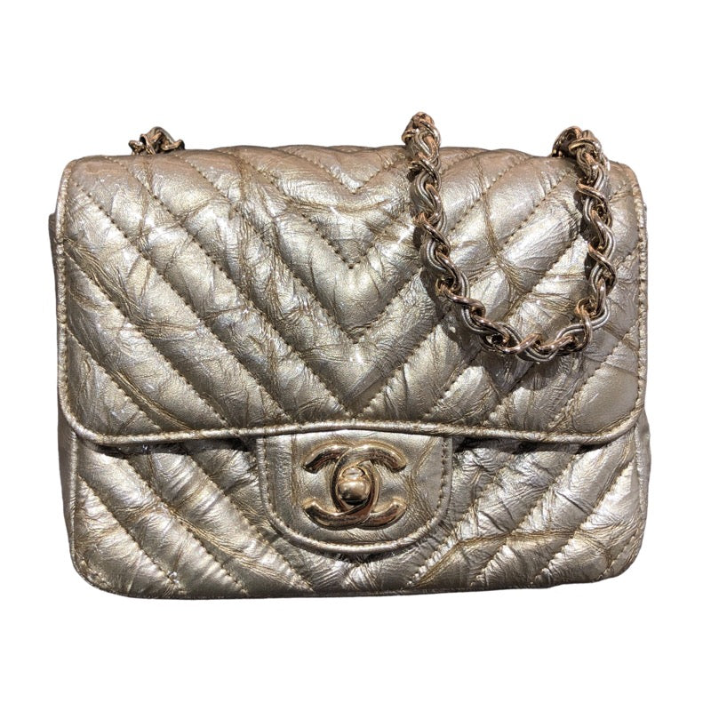 シャネル CHANEL Ｖステッチミニショルダーバッグ ゴールド/GD金具 パテントレザー レディース ショルダーバッグ |  中古ブランドリユースショップ OKURA(おお蔵)