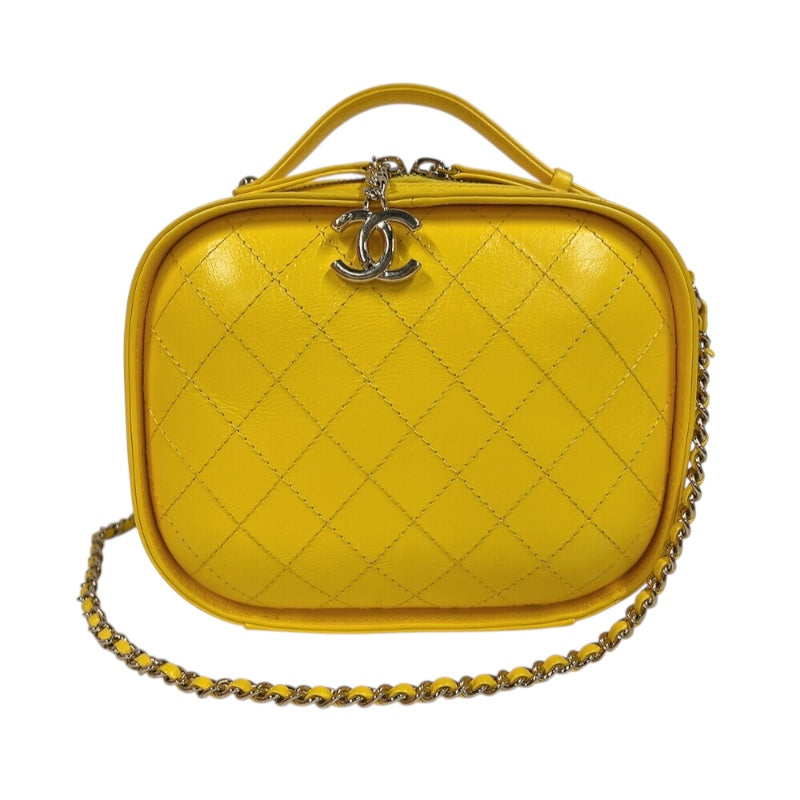 CHANEL ゴールド キルティング ショルダーバッグ CHANEL ゴールド キルティング ショルダーバッグ