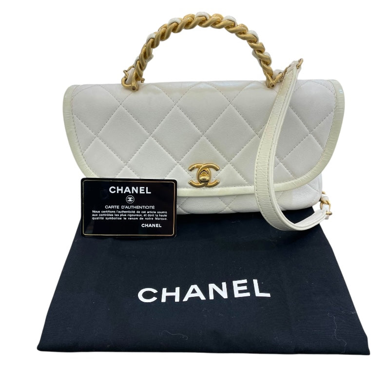 シャネル CHANEL マトラッセチェーンショルダー 30番台 ホワイト／ゴールド金具 ラムスキン ショルダーバッグ | 中古ブランドリユースショップ  OKURA(おお蔵)