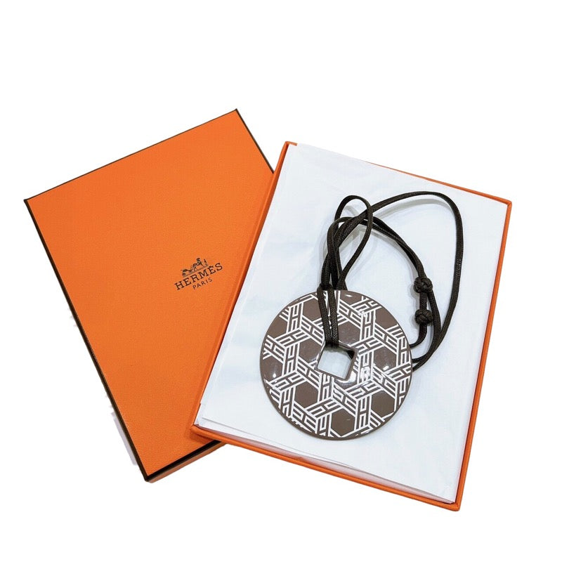 エルメス HERMES ラッカーネックレス グレージュ ラッカー レディース ネックレス