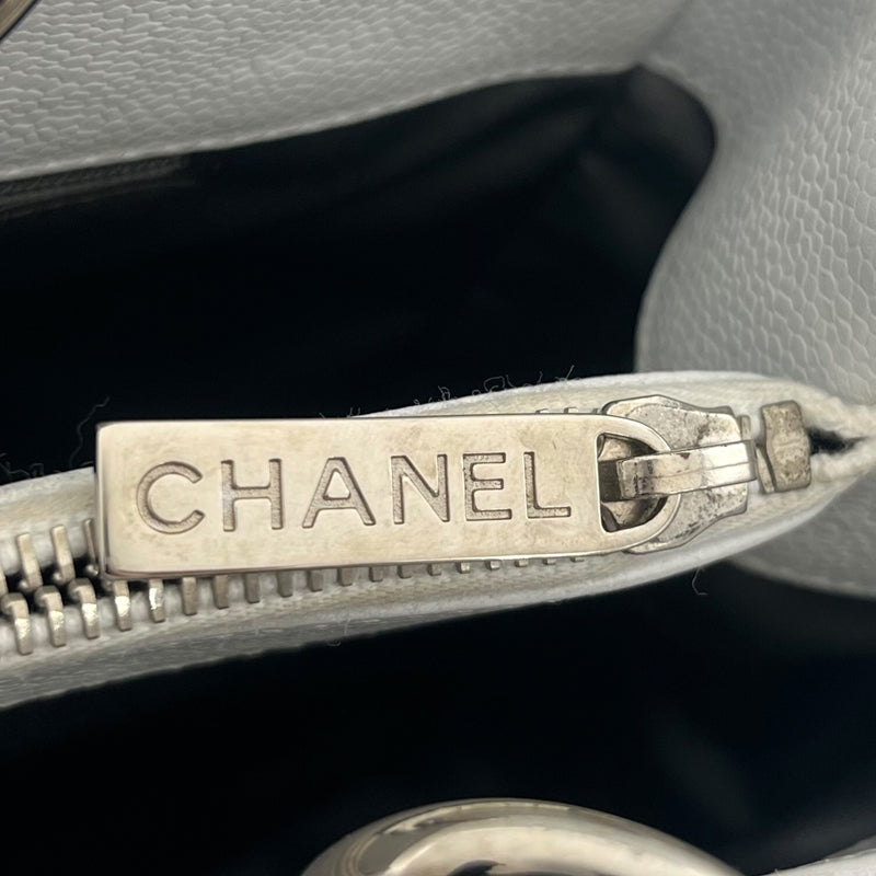 シャネル CHANEL GST チェーントート A50995 ホワイト シルバー金具 キャビアスキン レディース ショルダーバッグ