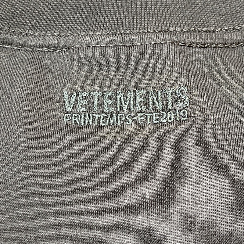 ヴェトモン VETEMENTS ルーズプリント Tシャツ USS197071 ブラック/ホワイト/グレー/イエロー コットン コットン メンズ 半袖Ｔシャツ