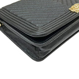 シャネル CHANEL ボーイシャネル Vステッチ チェーンウォレット AP1117 30番台 ブラック ゴールド金具 キャビアスキン レディース ショルダーバッグ
