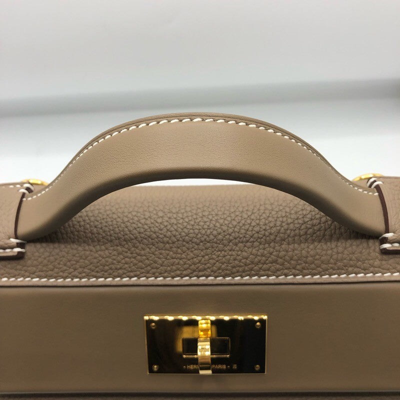 エルメス HERMES ヴァンキャトル29 Z刻 エトゥープ×GD金具 トリヨン メンズ ショルダーバッグ