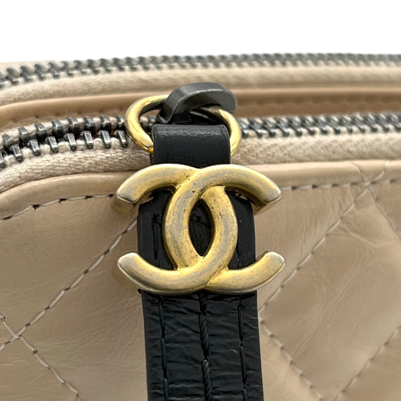 シャネル CHANEL ガブリエル チェーンウォレット A94505 ベージュ×ブラック ゴールド×シルバー金具 レザー レディース ショルダーバッグ
