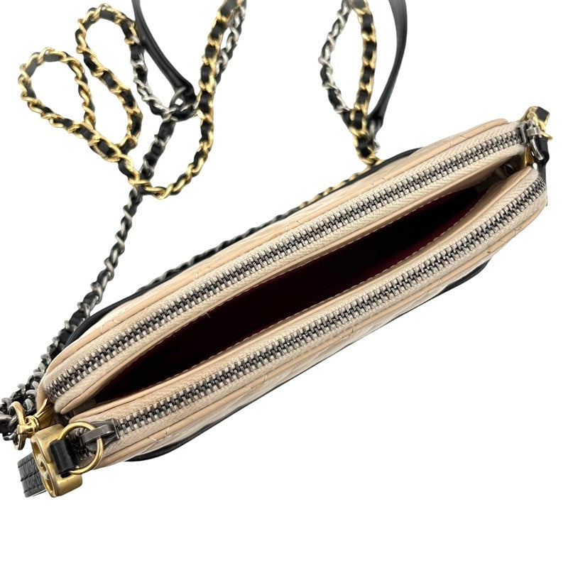 シャネル CHANEL ガブリエル チェーンウォレット A94505 ベージュ×ブラック ゴールド×シルバー金具 レザー レディース ショルダーバッグ