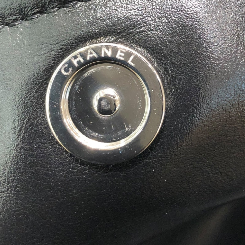 シャネル CHANEL CHANEL22　スモールバッグ ブラック シャイニーカーフスキン レディース ハンドバッグ