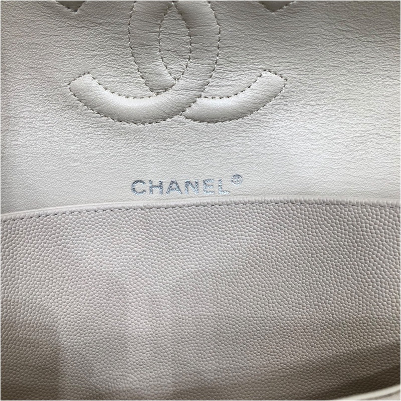 シャネル CHANEL マトラッセ２５ クリーム レザー キャビアスキン ユニセックス ショルダーバッグ