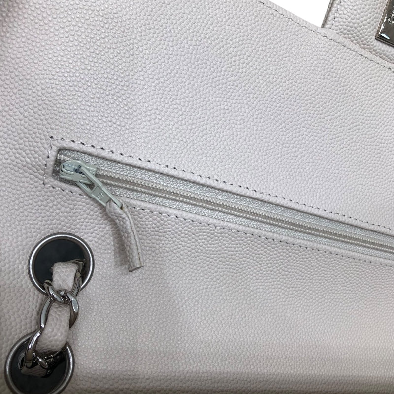 シャネル CHANEL マトラッセ２５ クリーム レザー キャビアスキン ユニセックス ショルダーバッグ