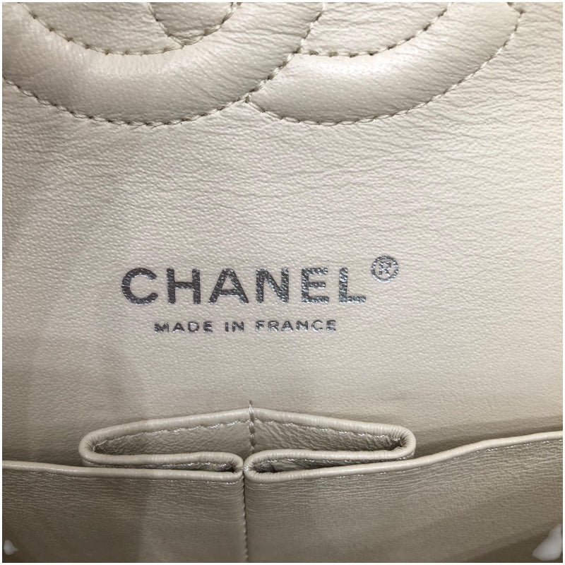 シャネル CHANEL マトラッセ２５ クリーム レザー キャビアスキン ユニセックス ショルダーバッグ