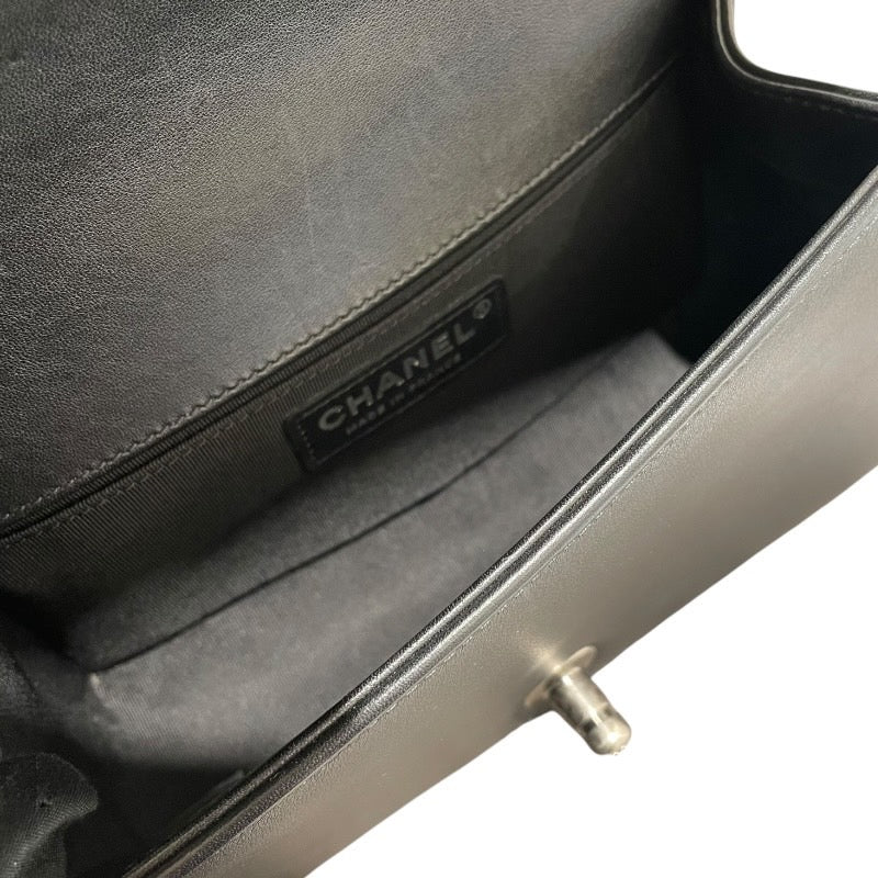 シャネル CHANEL ボーイシャネル20 A67085 ブラック　シルバー金具 スタッズ・カーフ レディース ショルダーバッグ