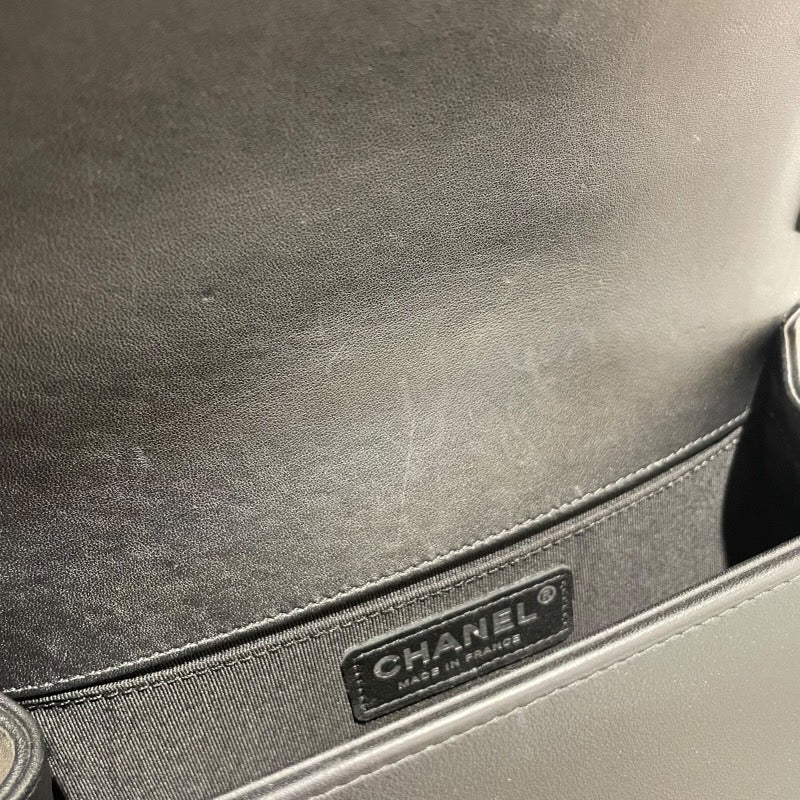 シャネル CHANEL ボーイシャネル20 A67085 ブラック　シルバー金具 スタッズ・カーフ レディース ショルダーバッグ