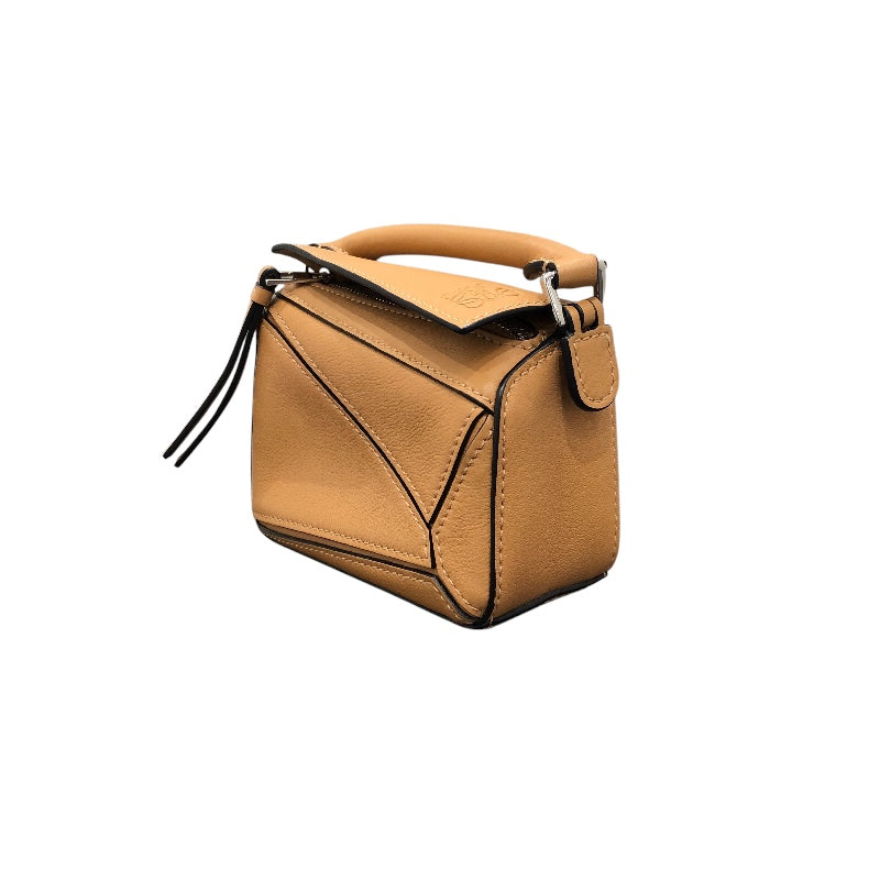 美品꧁LOEWE꧂ロエベ ナッパレザー フレアスカート 羊革 キャメル 40 人気 LOEWE ナッパレザースカート ラム ベージュ 金ロゴボタン