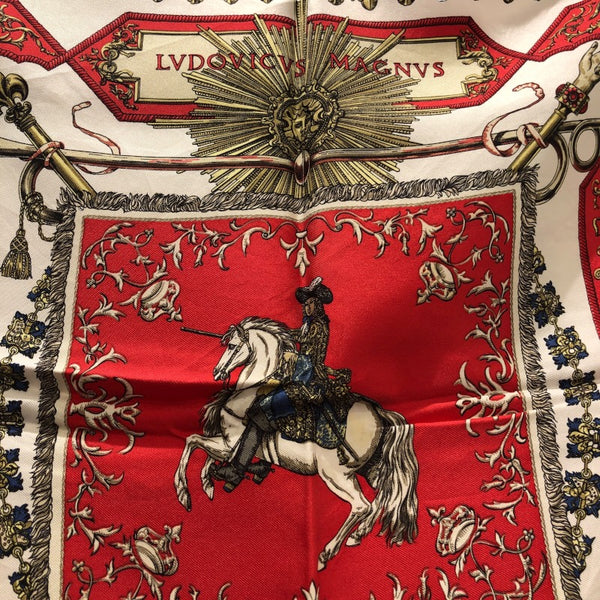 エルメス HERMES カレ45 LVDOVICVS MAGNVS レッド シルク レディース スカーフ