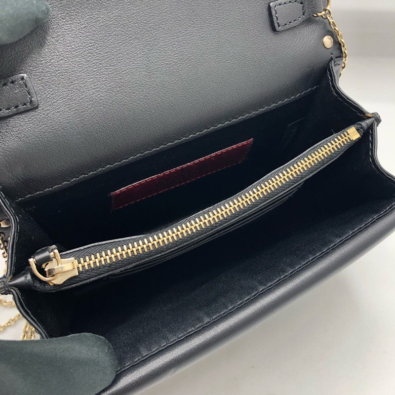 Valentino Garavani ロックスタッズ チェーンウォレット