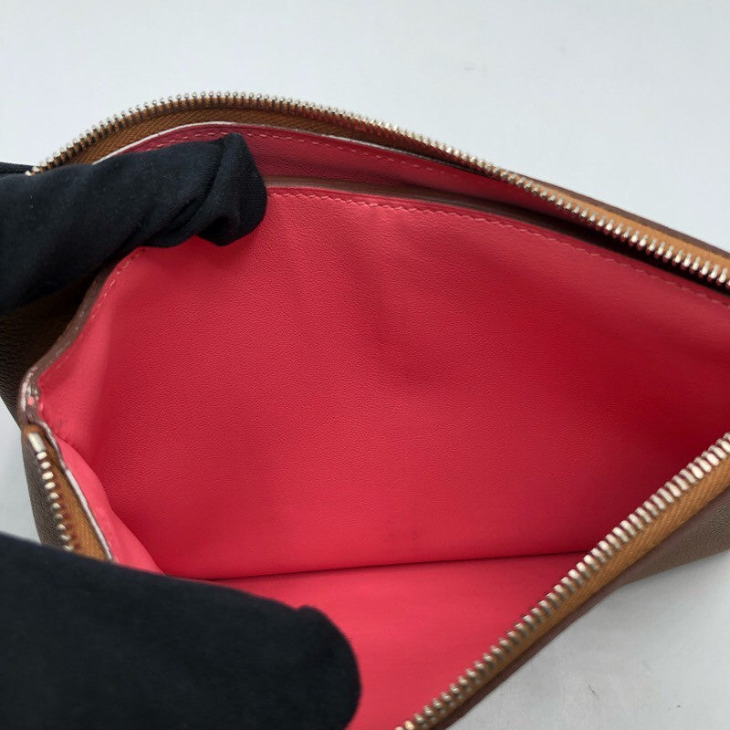 エルメス HERMES アトゥーGM ヴェルソ D刻印 ゴールド・ローズアザレ エバーカラー ユニセックス ポーチ