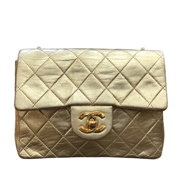 【ことみ】CHANEL マトラッセ　ケース　ゴールド金具 シャネル CHANEL マトラッセチェーンショルダー ゴールド GD金具