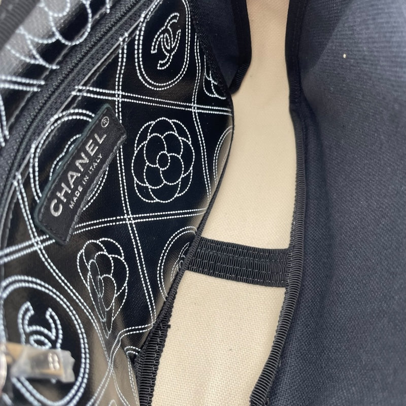 シャネル CHANEL カメリアショルダー A57273 25番台 ブラック×ベージュ キャンバス/ビニール レディース ショルダーバッグ