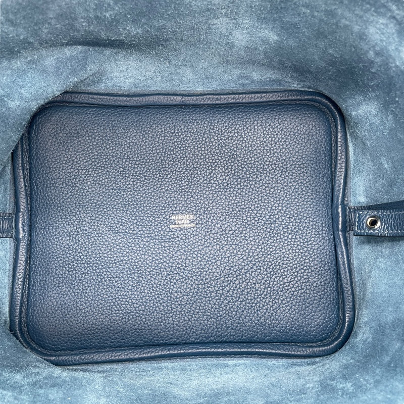 エルメス HERMES
リップスティック 2本とリップグロス 1本セット 未使用 高級感漂う一品☆【 HERMES 】エルメス メドール ハンドバッグ