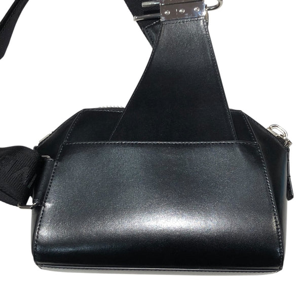 ジバンシィ GIVENCHY アンティゴナU　ショルダーバッグ ブラック・シルバー金具 レザー レザー ユニセックス ショルダーバッグ