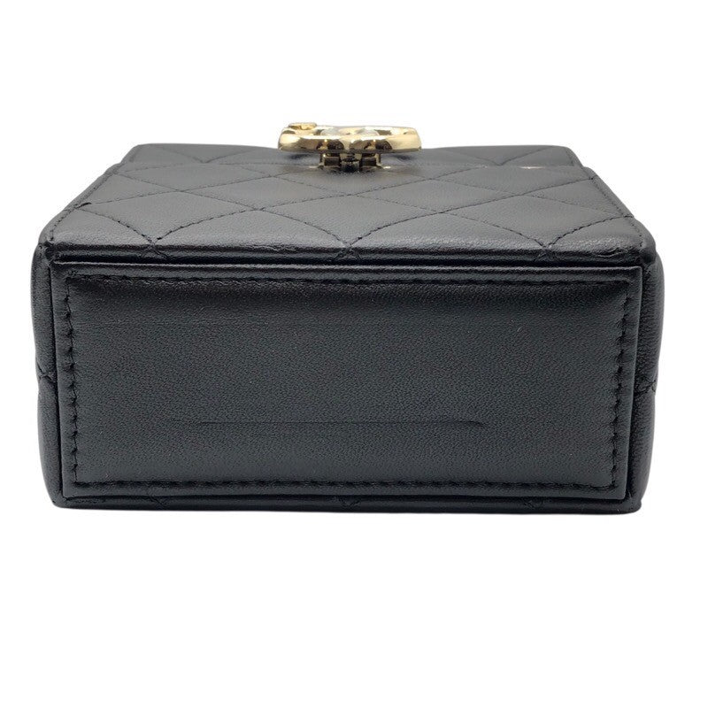 シャネル CHANEL ボックスショルダー AP2656 ブラック×GD金具 ラム