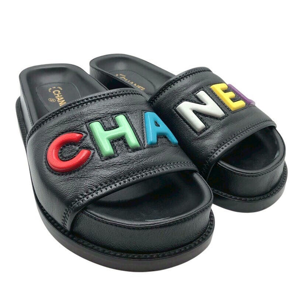 シャネル CHANEL マルチカラーロゴレザーフラットサンダル Q38933 レザー レディース サンダル