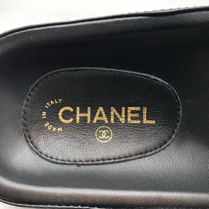 シャネル CHANEL マルチカラーロゴレザーフラットサンダル Q38933 レザー レディース サンダル