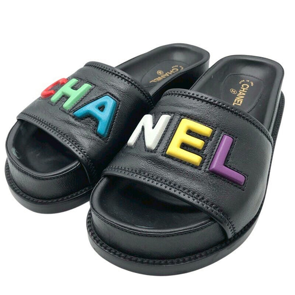 シャネル CHANEL マルチカラーロゴレザーフラットサンダル Q38933 レザー レディース サンダル