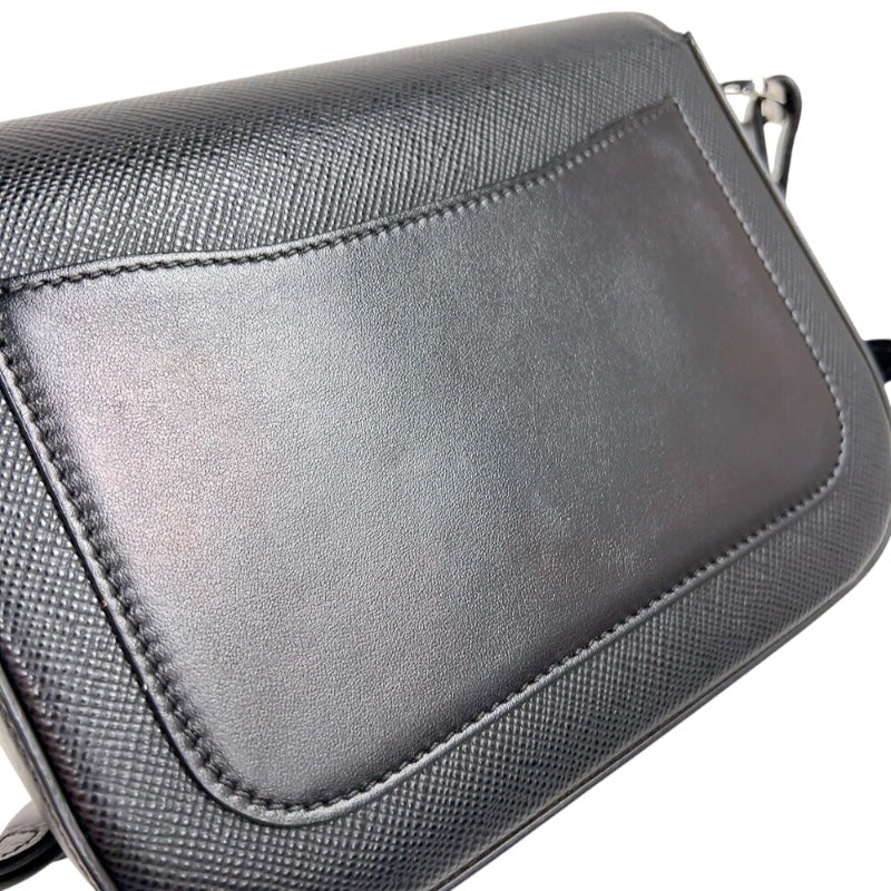 プラダ PRADA サフィアーノフラップバッグ 1BD249 ブラック　シルバー金具 サフィアーノレザー レディース ショルダーバッグ