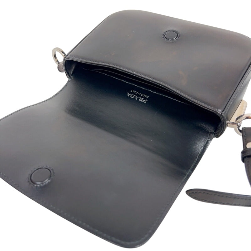 プラダ PRADA サフィアーノフラップバッグ 1BD249 ブラック　シルバー金具 サフィアーノレザー レディース ショルダーバッグ