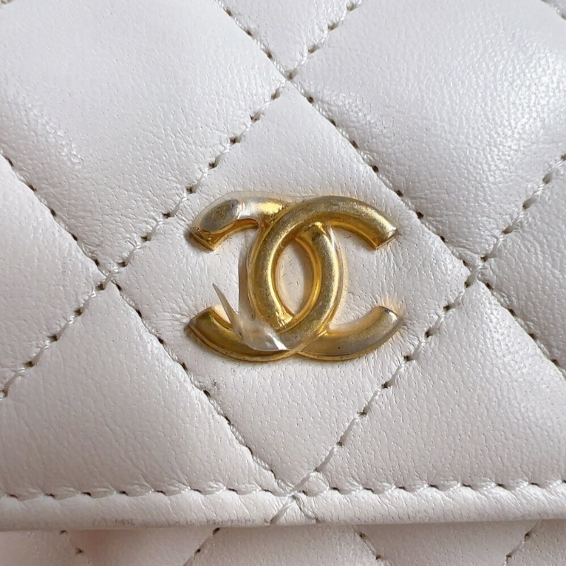 シャネル CHANEL マトラッセミニチェーンウォレット AP1628 ホワイト　ゴールド金具 ラムスキン レディース ウォレットチェーン