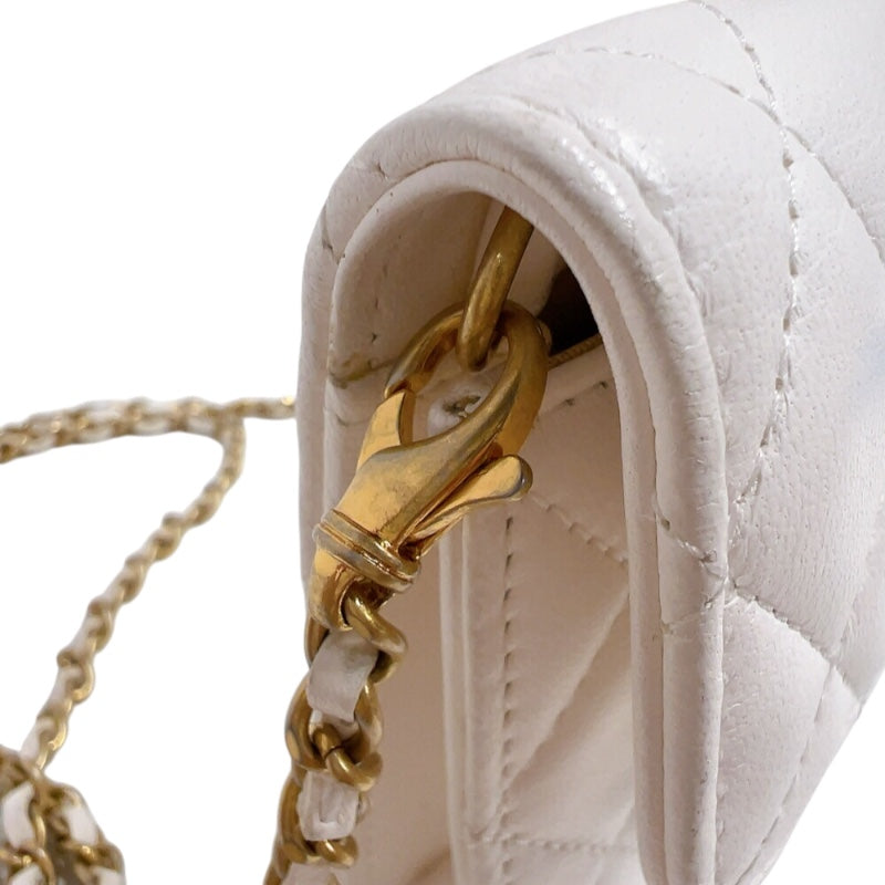 シャネル CHANEL マトラッセミニチェーンウォレット AP1628 ホワイト　ゴールド金具 ラムスキン レディース ウォレットチェーン