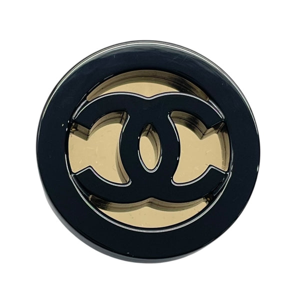 シャネル CHANEL ココマークサークルブローチ ブラック　ゴールド金具 ラッカーxメタル アクセサリー