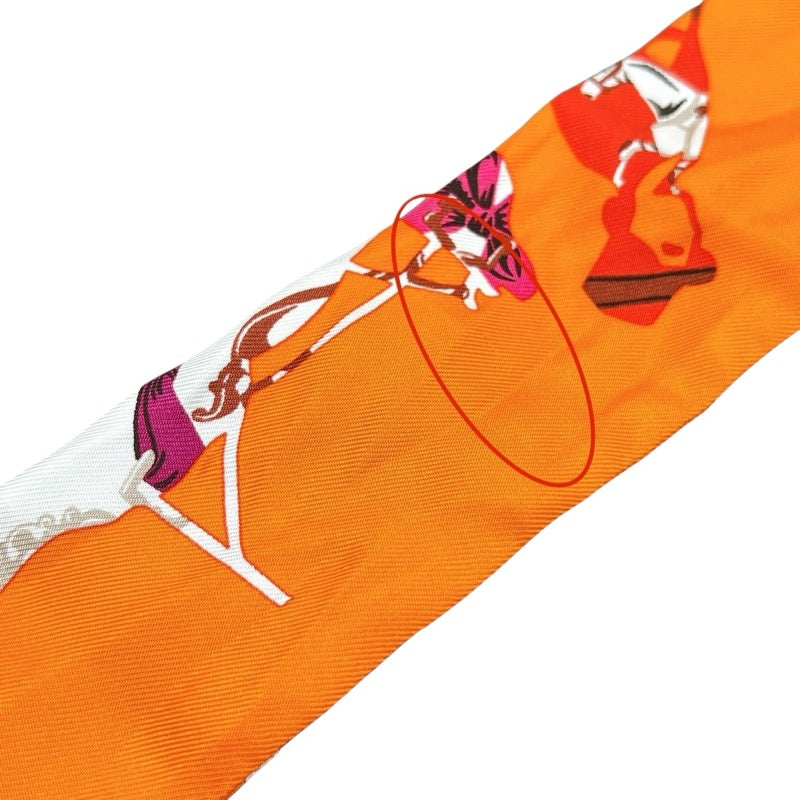 超人気ブティック エルメス HERMES ツイリー Tout en carre オレンジ シルク 小物