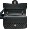 シャネル CHANEL マトラッセ25 Vステッチ A01112 8番台 ブラック/ゴールド金具 キャビアスキン レディース ショルダーバッグ