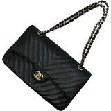 シャネル CHANEL マトラッセ25 Vステッチ A01112 8番台 ブラック/ゴールド金具 キャビアスキン レディース ショルダーバッグ