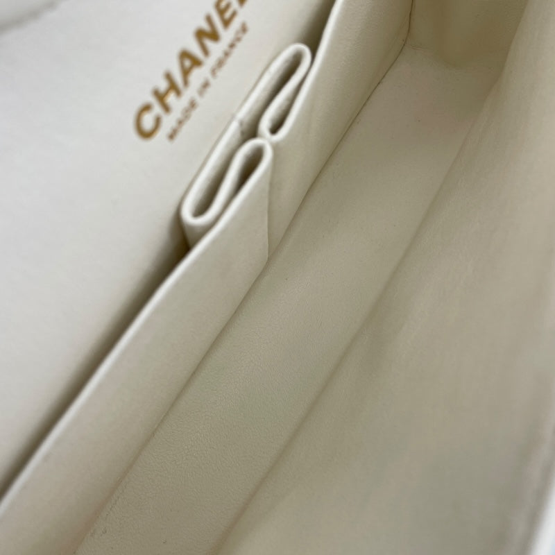 シャネル CHANEL マトラッセ25 A01112 26番台 ホワイト GD金具 キャビアスキン レディース ショルダーバッグ
