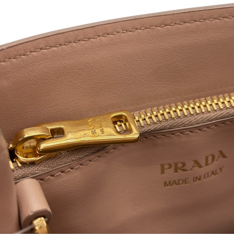 PRADA ベージュ レザー ハンドバッグ プラダ/ハンドバッグ/ベージュ/レザーの買取実績【ブランディア】