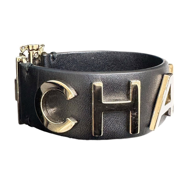 シャネル CHANEL ロゴレザーブレスレット ブラック レザー メタル