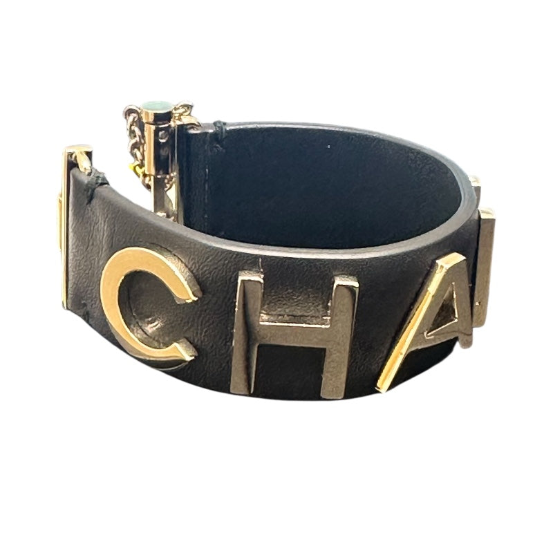 シャネル CHANEL ロゴレザーブレスレット ブラック レザー　メタル レディース ブレスレット