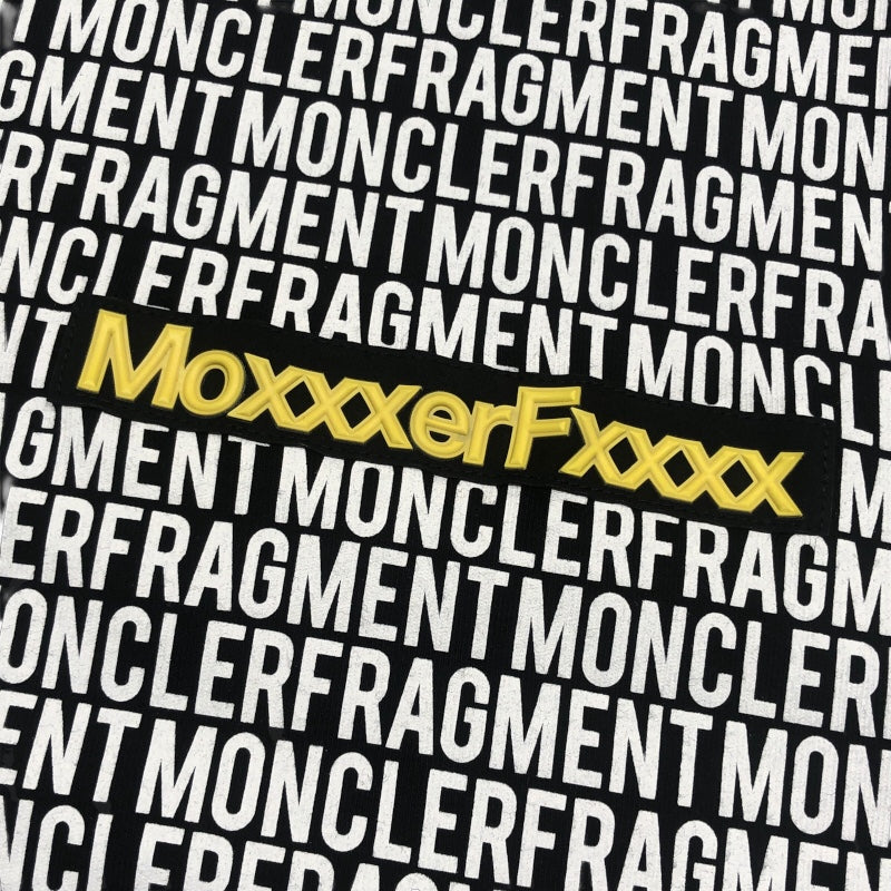 モンクレール MONCLER × FRAGMENT ロゴ総柄プリントTシャツ 80006 ブラック コットン メンズ 半袖Ｔシャツ