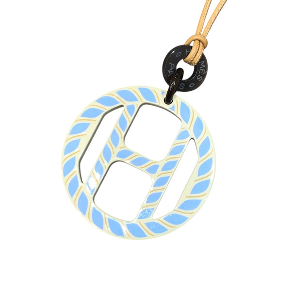 エルメス HERMES Hエキップペンダント ベージュ・ライトブルー バッファローホーン アクセサリー