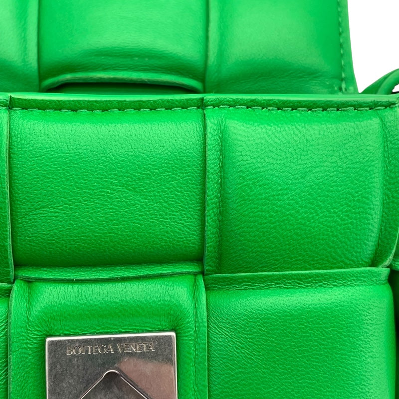 ボッテガ・ヴェネタ BOTTEGA VENETA キャンディパデッドカセット グリーン レザー レディース ショルダーバッグ