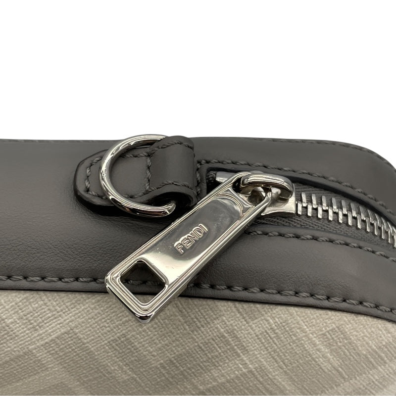 フェンディ FENDI ズッカクロスボディバッグ 7M0286 グレー PVC