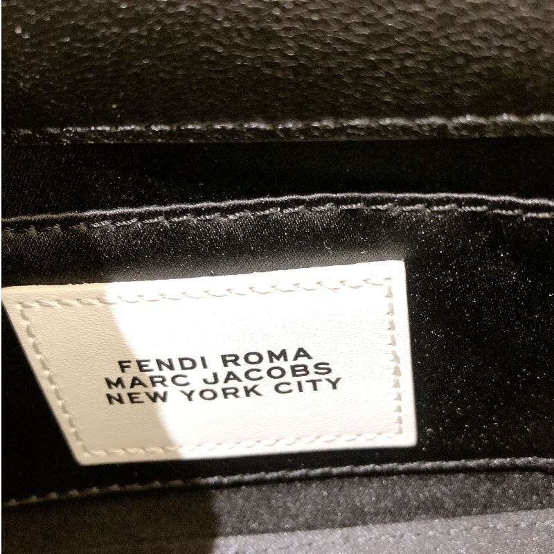 フェンディ FENDI バケットフォンポーチ MARC JACOBS 7AS142 ブラック レザー レディース その他バッグ