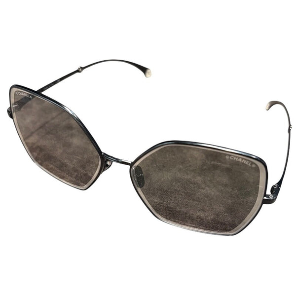 シャネル CHANEL バタフライ　サングラス 4262 ブラック メタル×フェイクパール ユニセックス サングラス