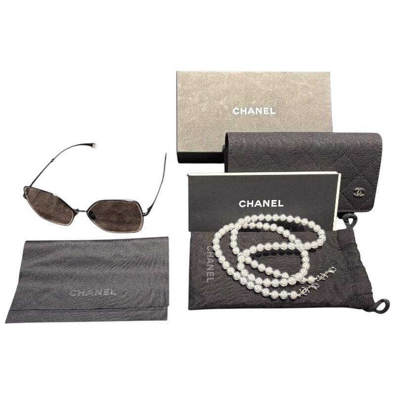 シャネル CHANEL バタフライ　サングラス 4262 ブラック メタル×フェイクパール ユニセックス サングラス