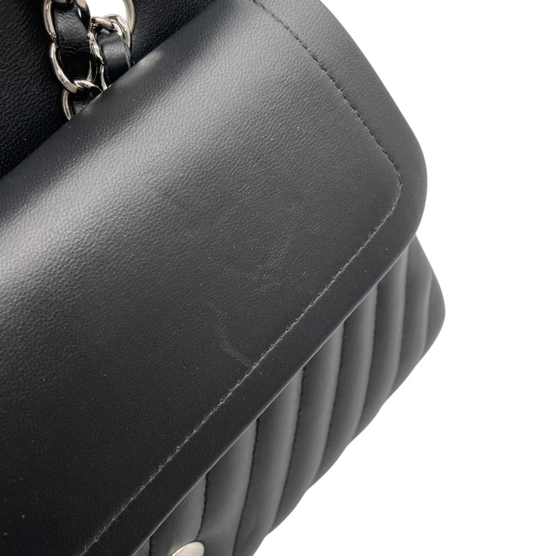 シャネル CHANEL Vステッチ チェーン ショルダー A01166 30番台 ブラック　シルバー金具 ラムスキン レディース ショルダーバッグ