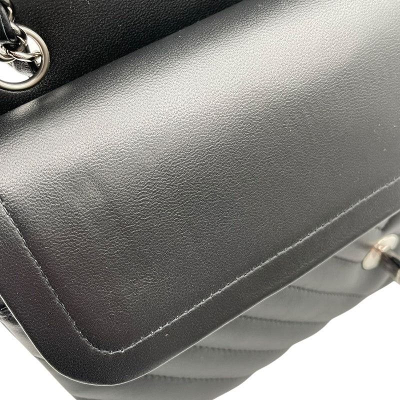 シャネル CHANEL Vステッチ チェーン ショルダー A01166 30番台 ブラック　シルバー金具 ラムスキン レディース ショルダーバッグ